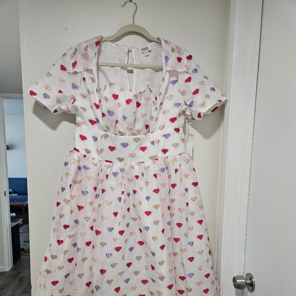 Unique Vintage NWT sold out XL/14 White & Multi Heart Crinkle Libby Swing Dress